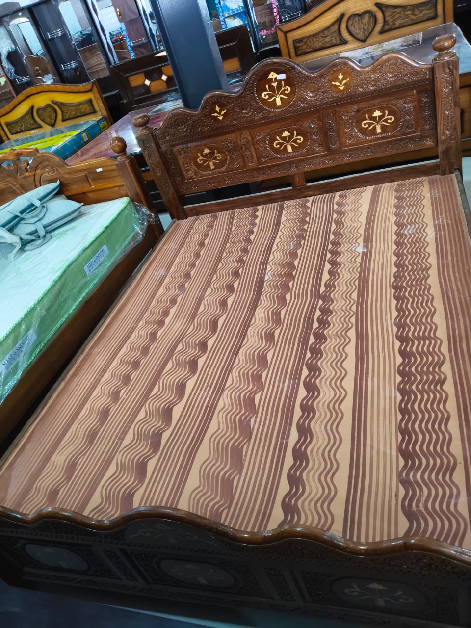 Cot queen teak carving